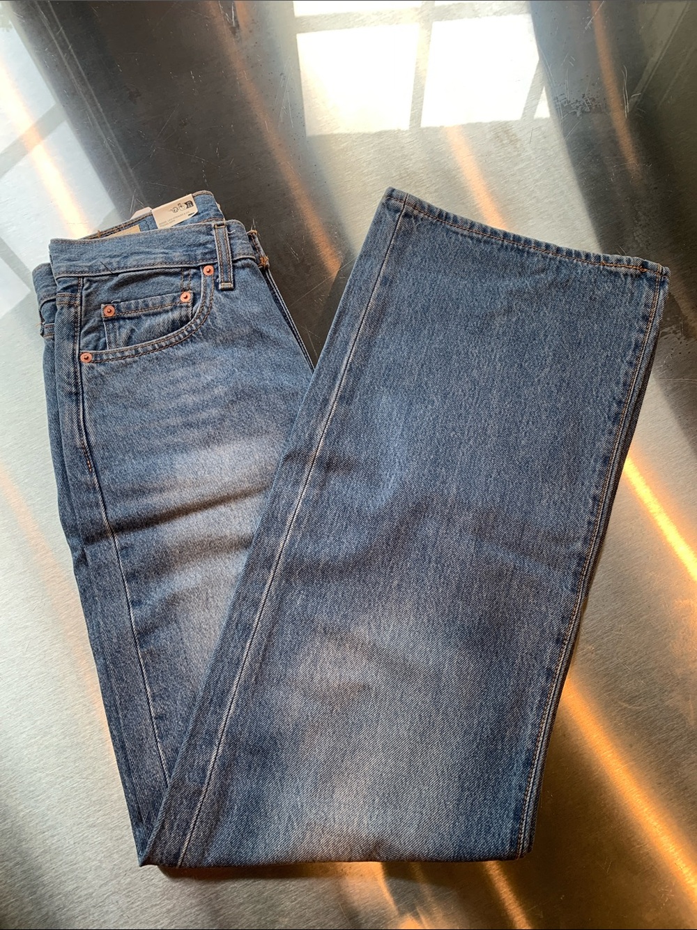 Levi's Women's Straight Leg Jeans in Light Blue Denim - Picture 6 of 6
